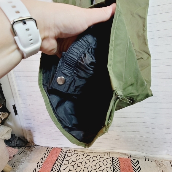POWDER ROOM OLIVE GREEN STUDDED SNOWBOARD PANTS, SZ MEDIUM - Picture 3 of 16